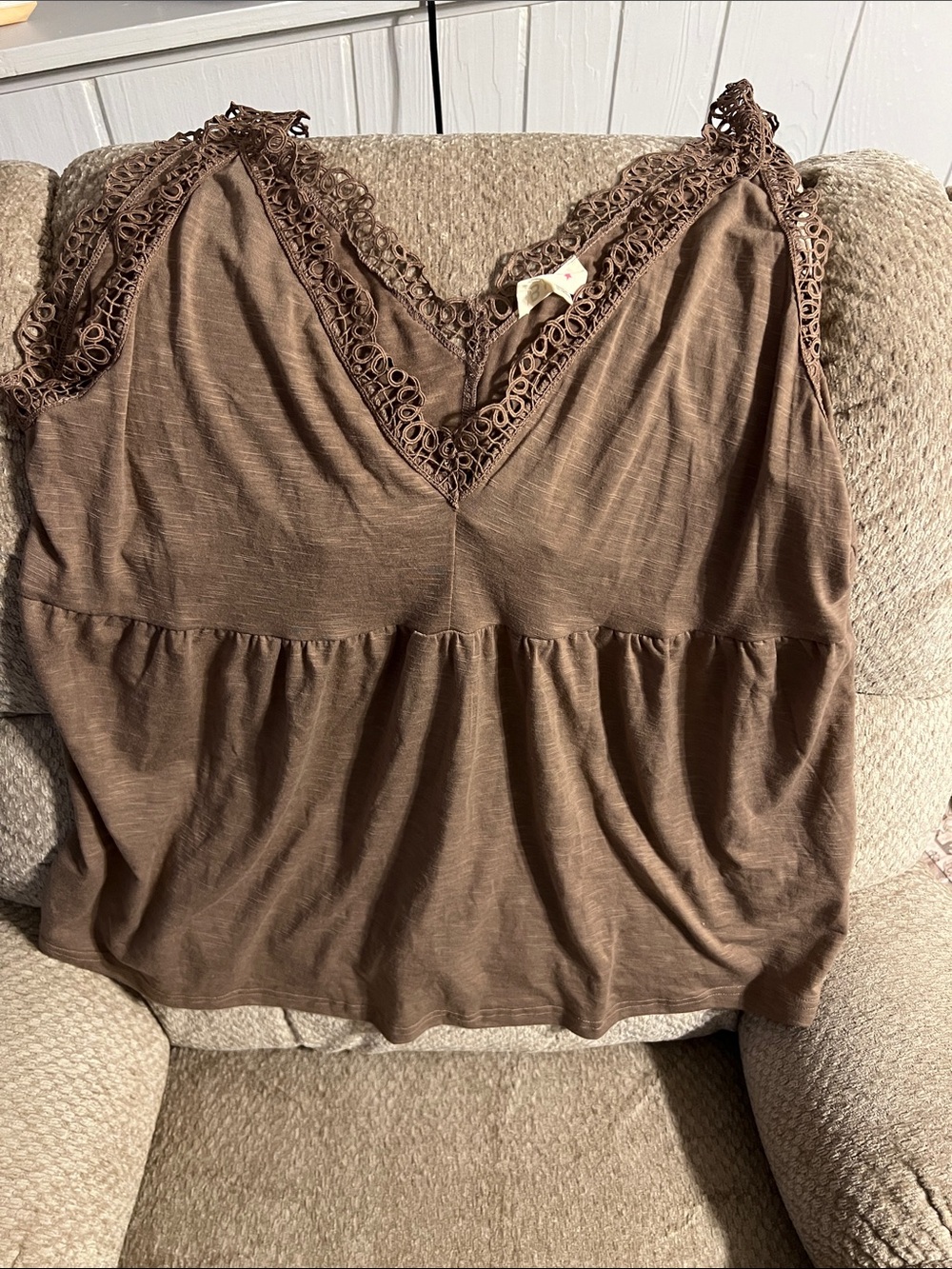 Lace-Trim V-Neck Tank Top in Brown